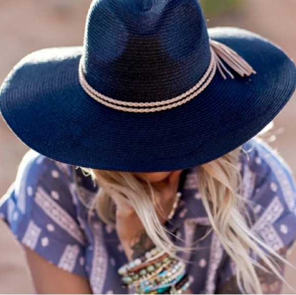 Shasta Black Chic Trendy Hat - Picture 4 of 4